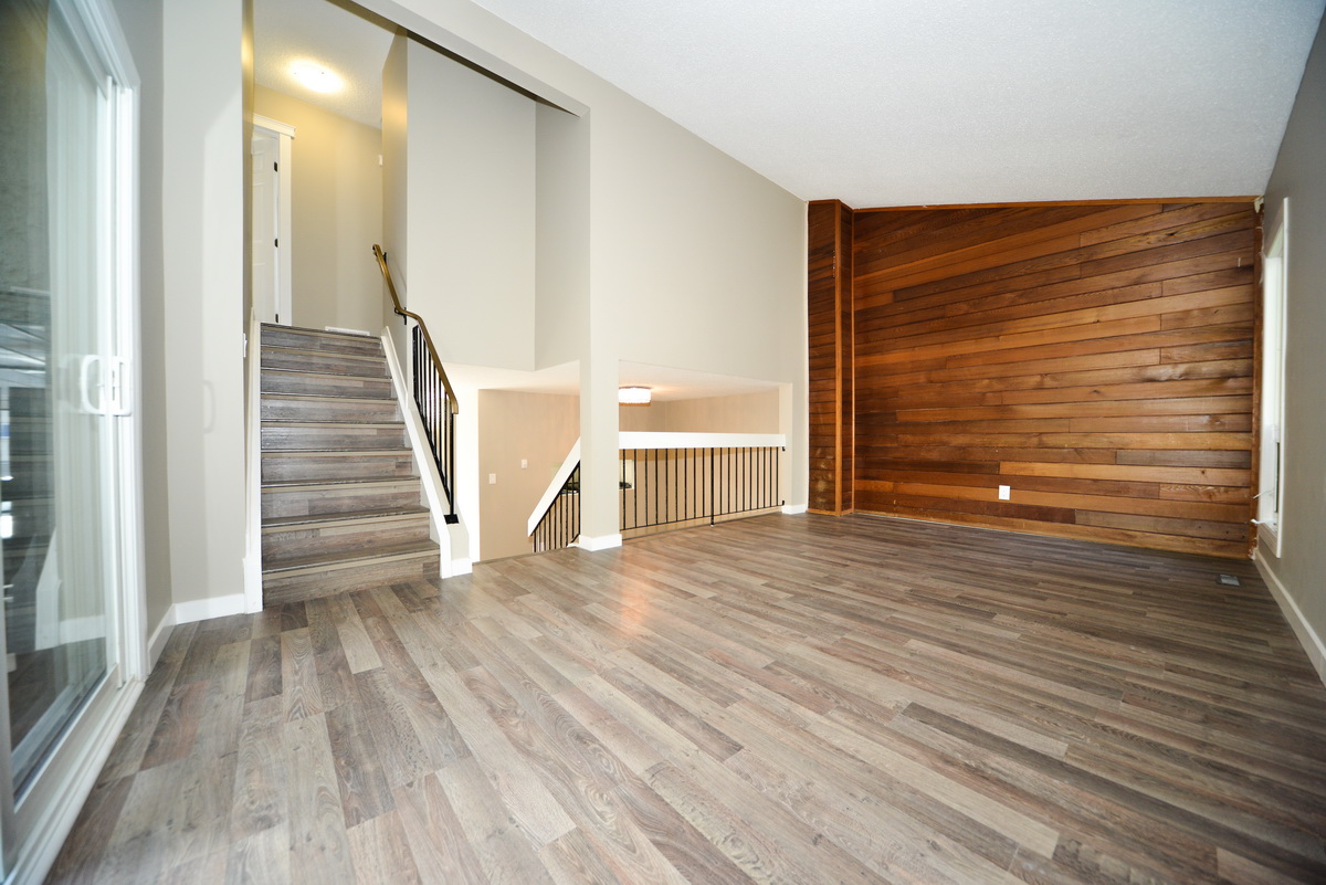 1,076 sqft, 3 Bedroom, 1.5 Bathroom Duplex in Hillview