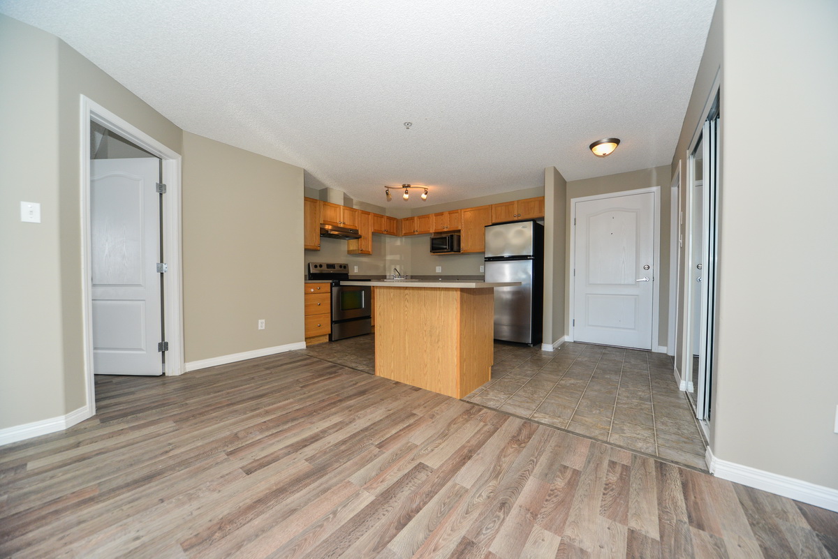 $1250, NEWLY RENOVATED 844 sqft, 2 Bedroom, 2 Bathroom Condo in South Terwillegar
