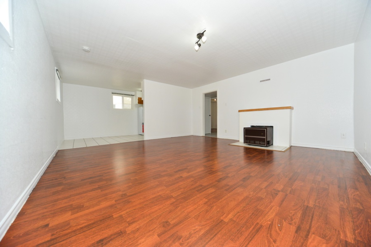 11113 116 Street,Edmonton,Alberta,Canada T5G 2V7,3 Bedrooms Bedrooms,2 BathroomsBathrooms,1/2 Duplex,116 Street,1003